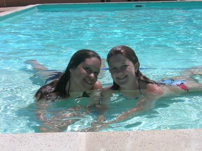 Le lE sOlEiL , lA pIsCiNe,NoUs LeS fIlLeS ... Et.... lEs CrApEaUx D'aRdEcHe... MdR